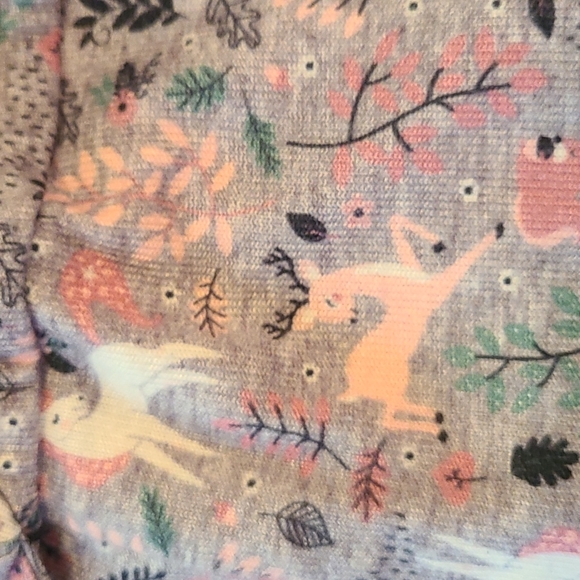 Adorable footless long sleeved romper - Picture 3 of 3